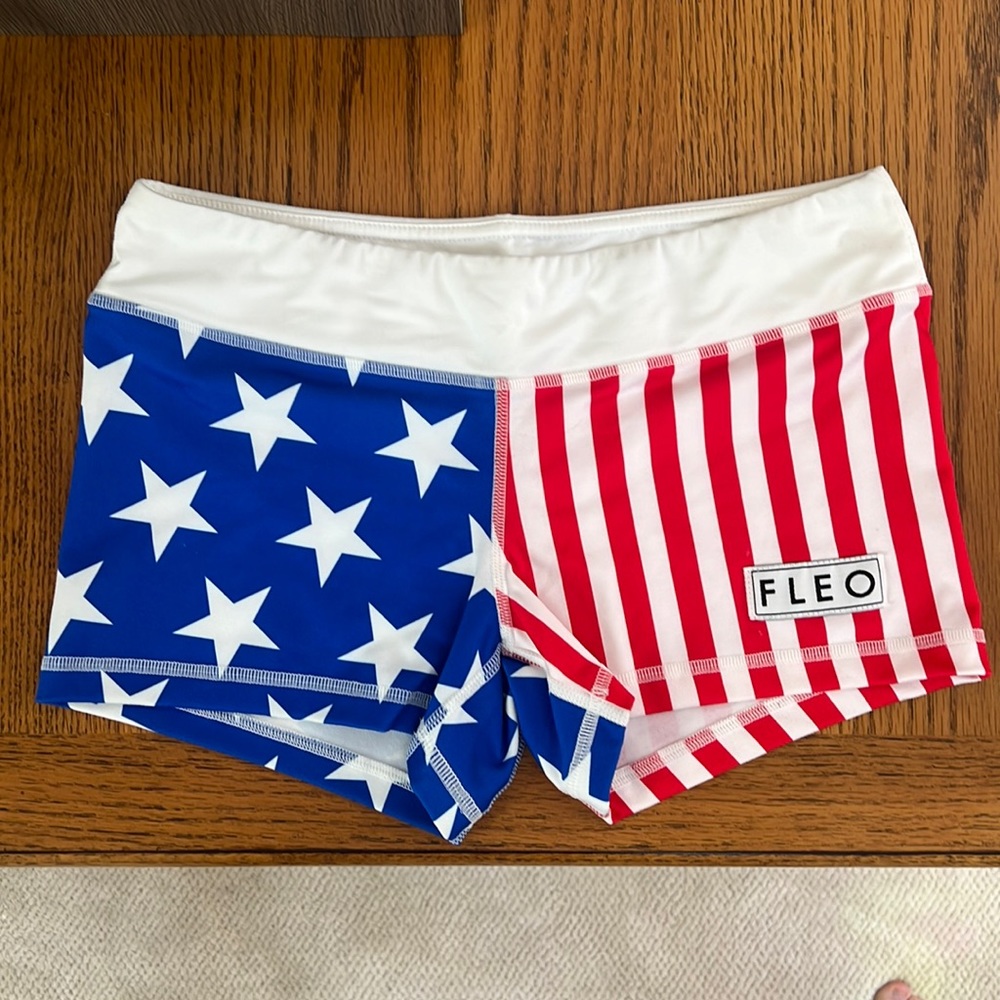 Fleo U.S.A. shorts 3.25” size medium